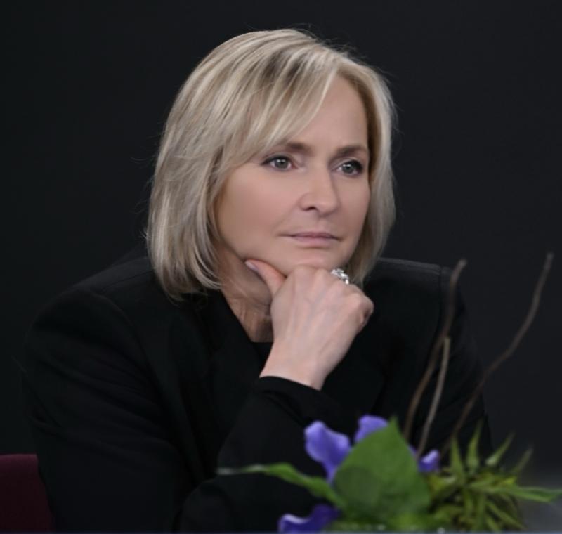 Татьяна Сергаева объяснила, что София Ильтерякова растерялась, поэтому не повернулась к флагам на церемонии награждения на этапе Кубка мира 2026 в Софии (Болгария)